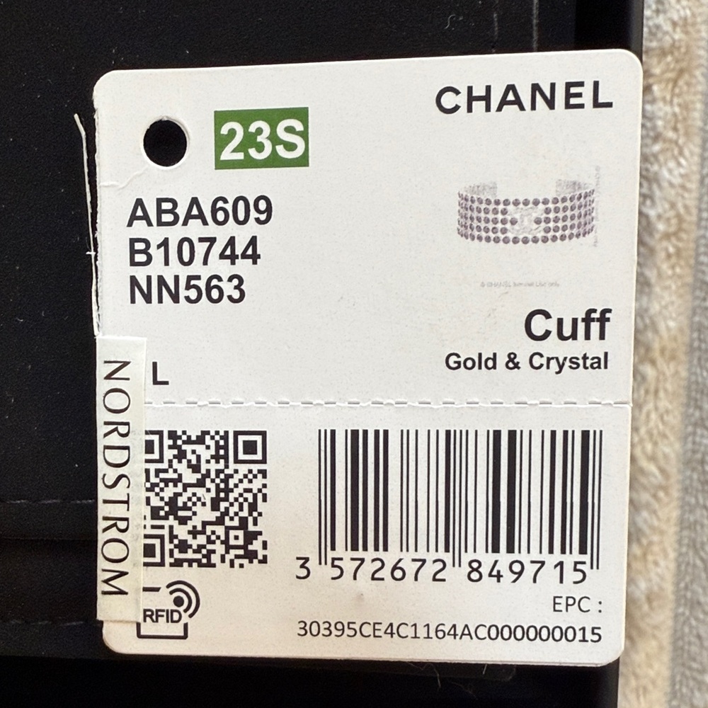 CHANEL Gold Bracelet with Sparkling Accents - Picture 4 of 4